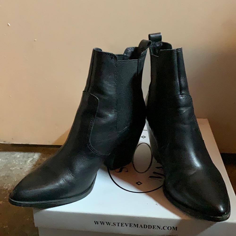 Steve Madden Black leather boots